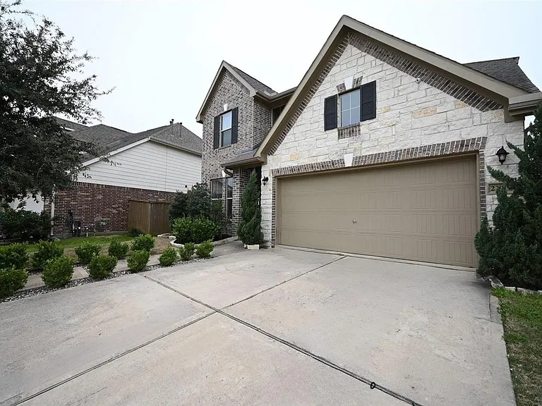 23919 Villa Lisa Dr — Photo 2