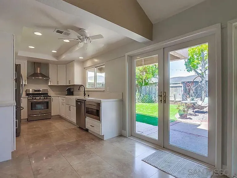 13563 Longfellow Ln — Photo 16