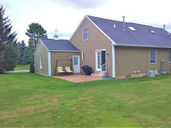 2nd image of 9 Old Mill Cir