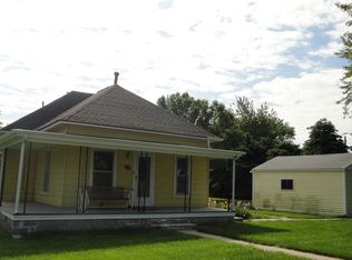 606 S Saunders Ave, Sutton, NE 68979