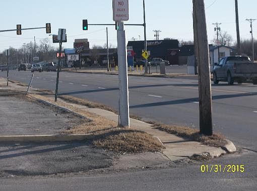 4th image of 1422 S Santa Fe Ave