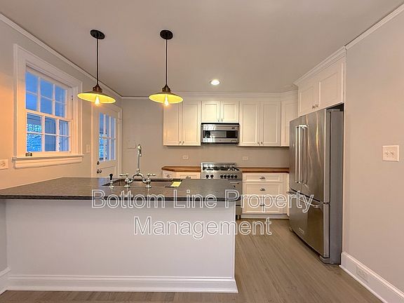 5th image of 2437 Shenandoah Ave