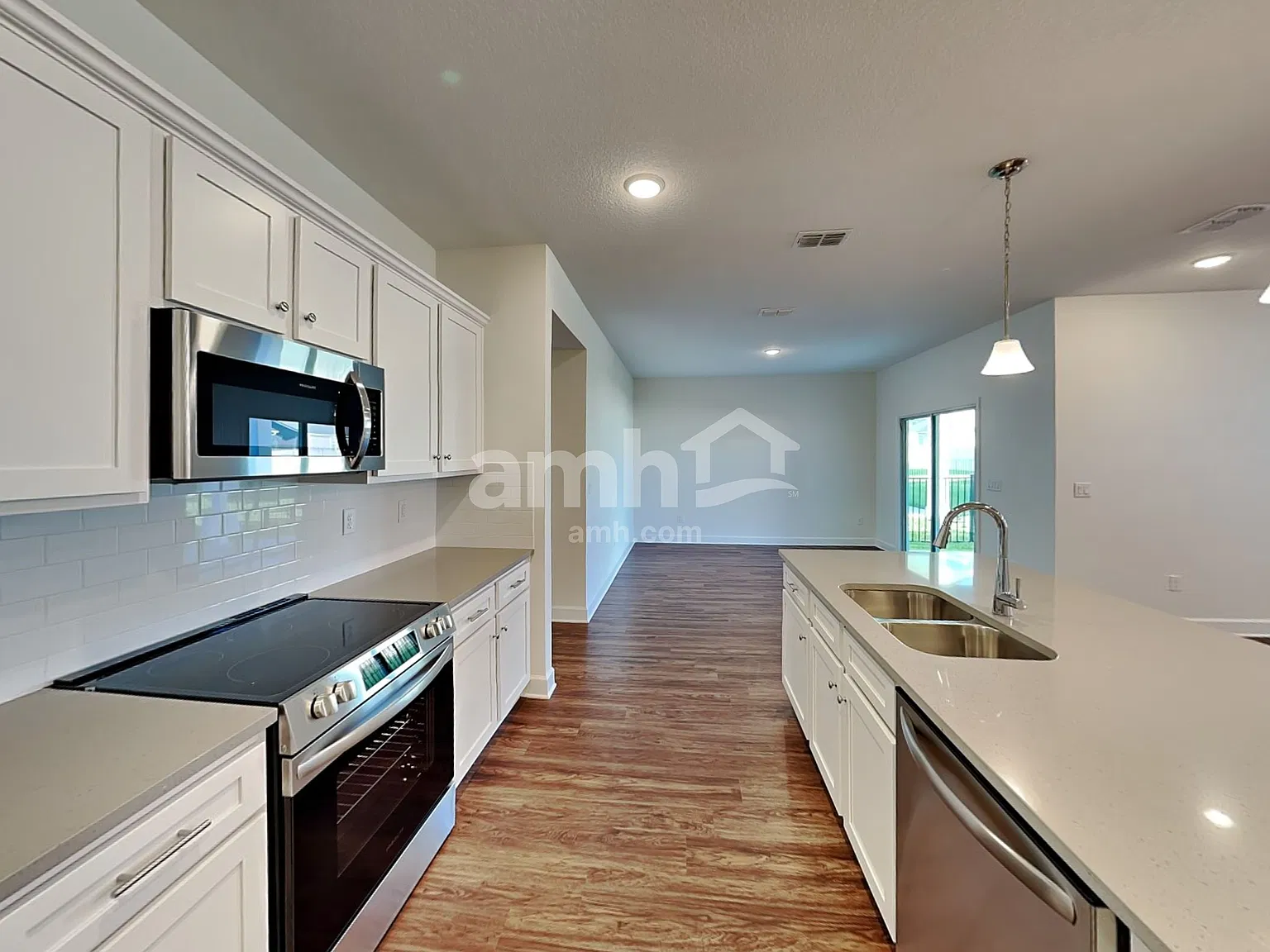 3 bed, 2.0 bath, 1700 sqft, $2,200 — Photo 3