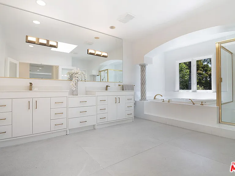 508 N Canon Dr — Photo 18
