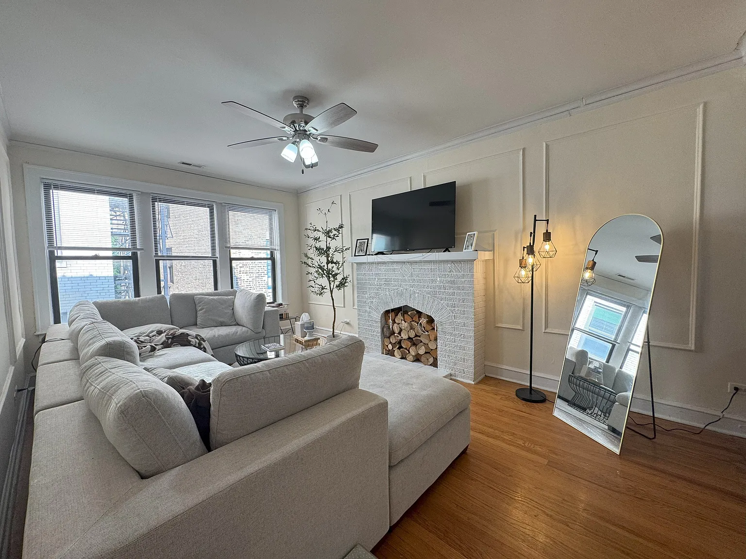 2833 N. Cambridge Ave. — Photo 3