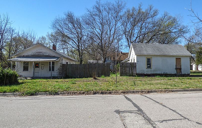 1st image of 619 W Ash Ave