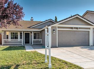 1911 Sycamore Ct, Hollister, CA 95023