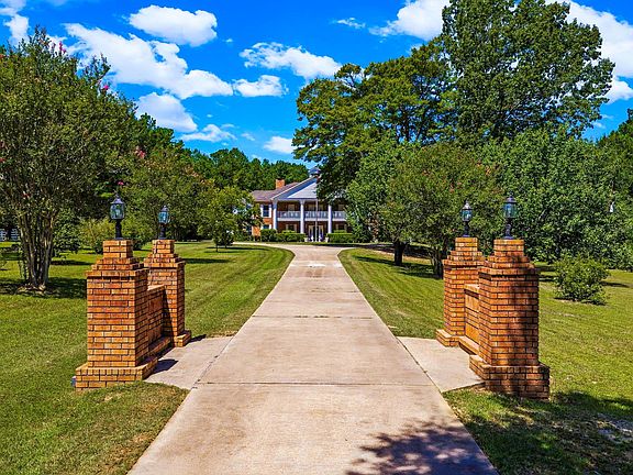 4th image of 1800 S Magnolia St