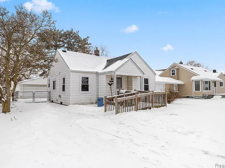 28643 Beechwood St — Photo 2