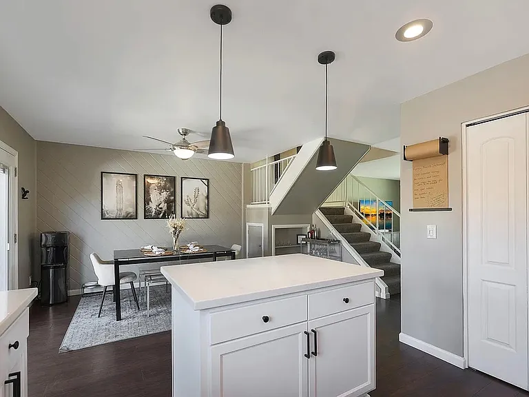 2936 E Clarendon Ave — Photo 3