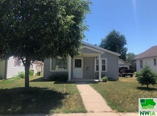 632 N Roosevelt Ave, Cherokee, IA 51012