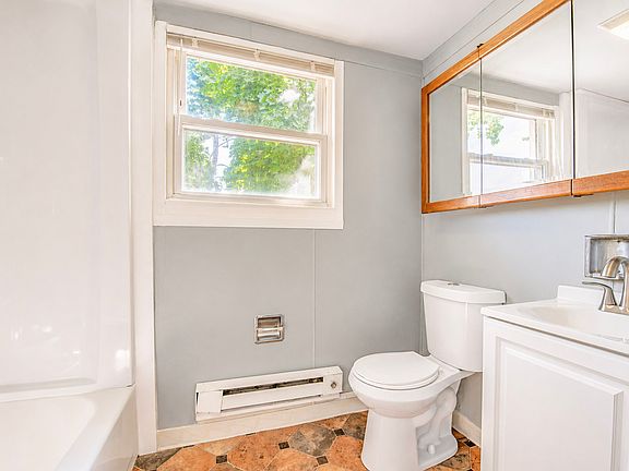 4th image of 27 Pine St #4