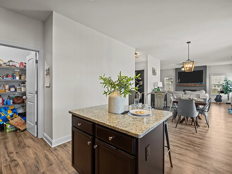 1010 Spot Cir — Photo 30