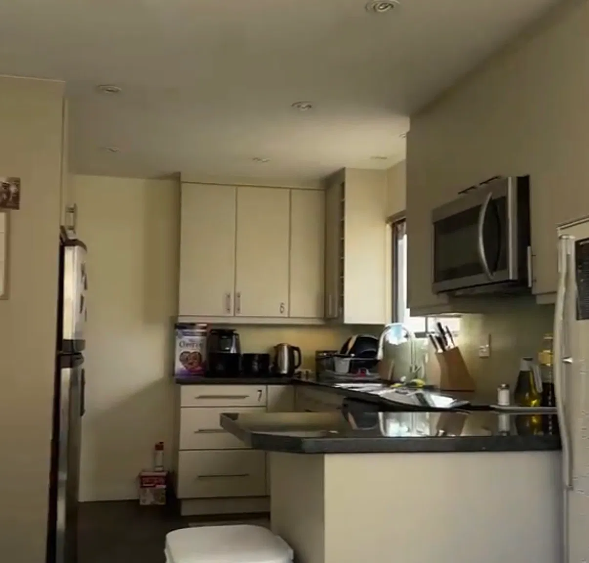 4 bed, 2.5 bath, 1500 sqft, $1,100 — Photo 1