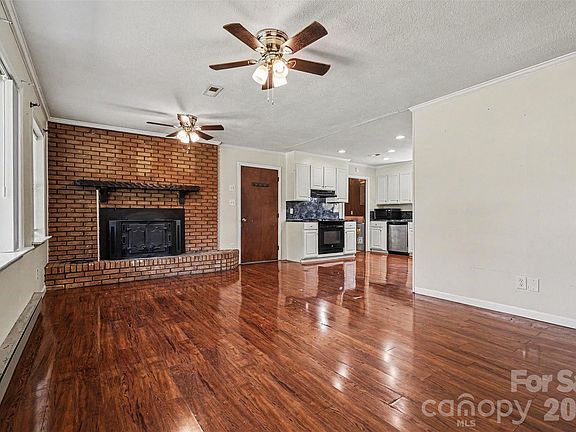 5th image of 2403 Chevaron Dr
