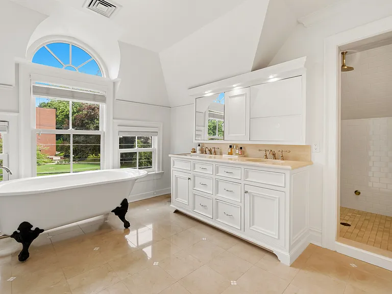 250 Milbank Ave #B — Photo 26