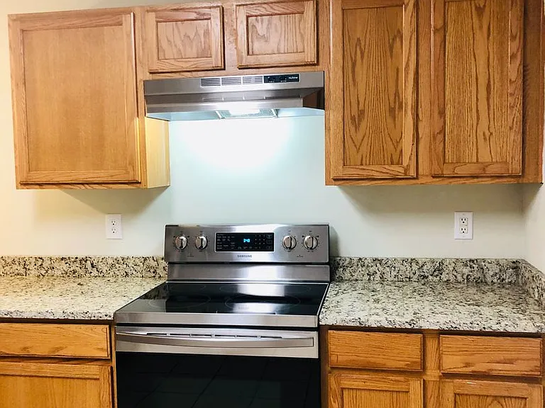 363 E Jefferson St — Photo 17