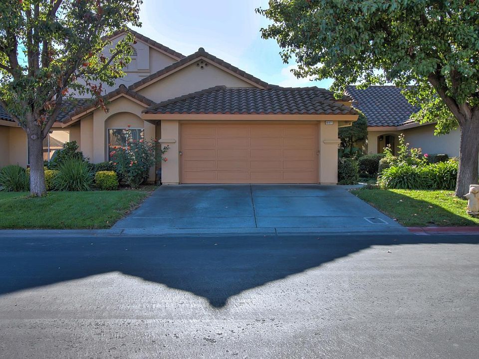 1st image of 16971 Sugarpine Dr