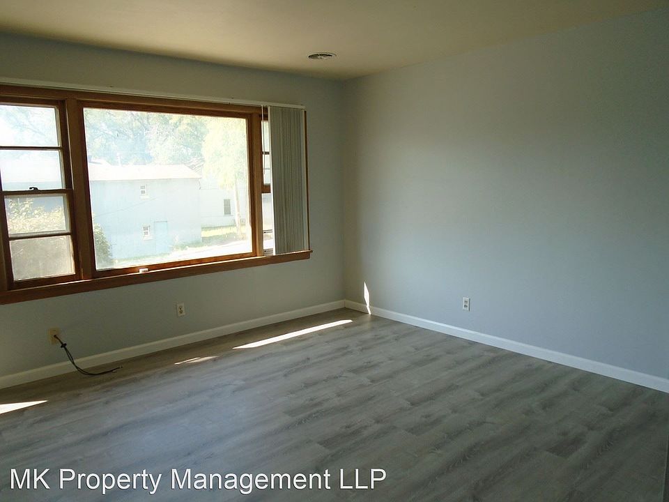 2nd image of 2112 Elm Ln