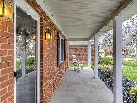 5th image of 4613 Oak Creek Dr