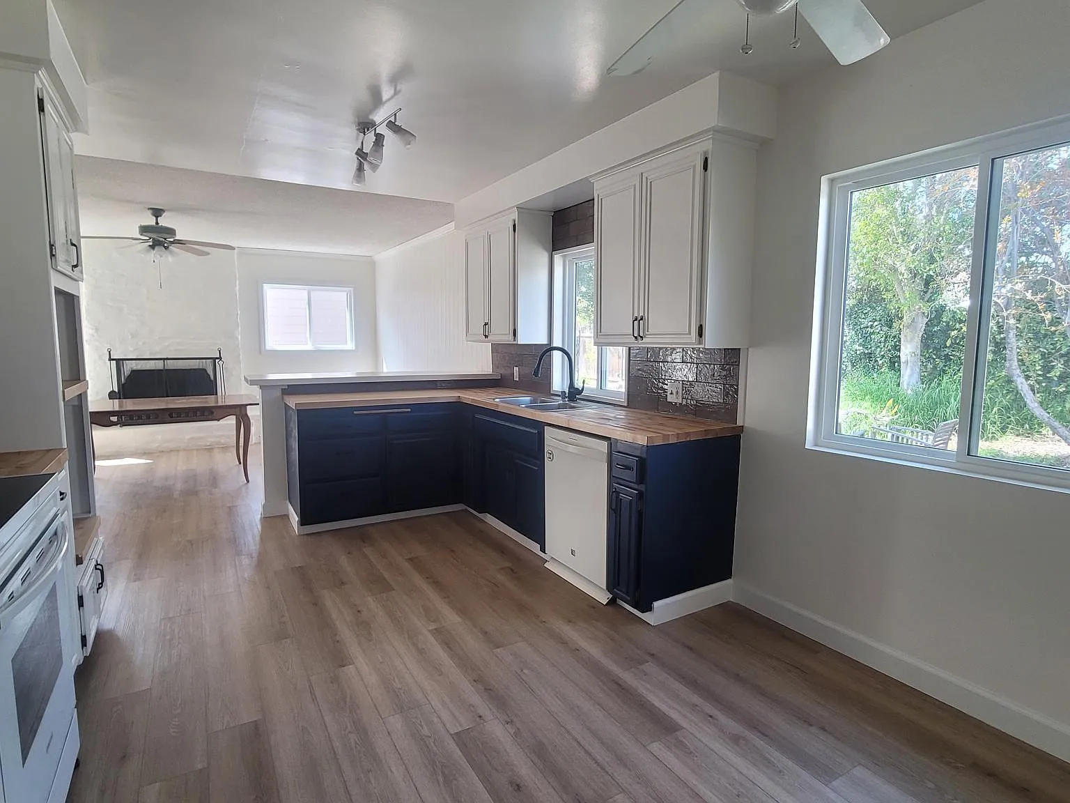 4 bed, 1906 sqft, $4,500 — Photo 3