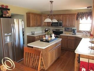 3rd image of 24367 Foxmoor Blvd