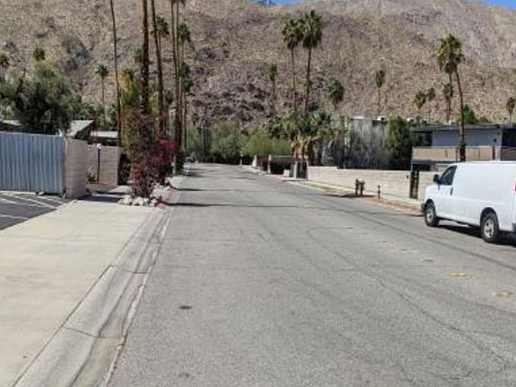 Exterior Neighborhood (street photo)