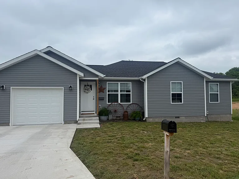 117 Harrison Ct — Photo 1