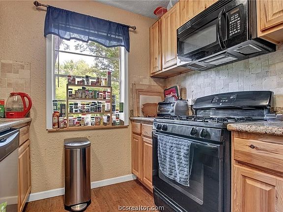 3rd image of 1219 Berkeley St