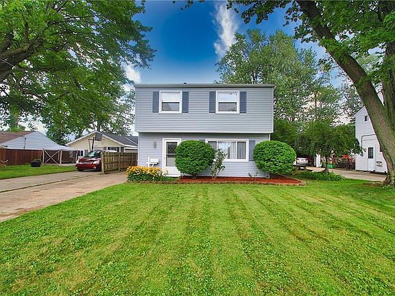 2nd image of 285 Parkway Dr