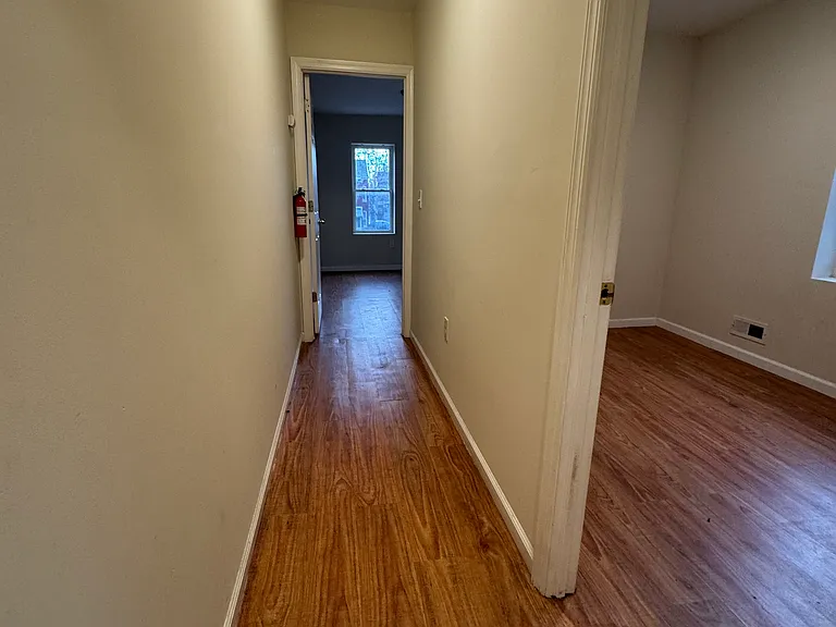 61 Asbury St — Photo 13