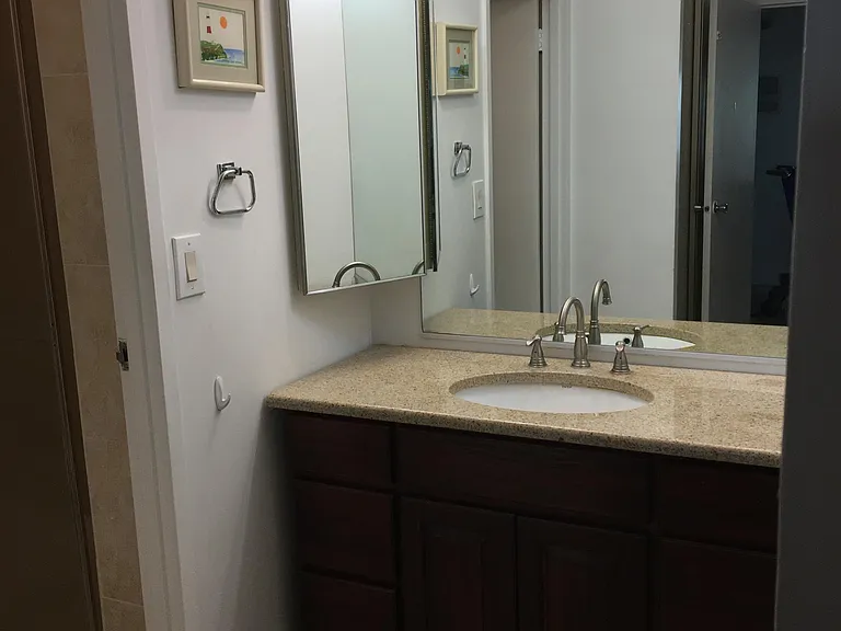 750 W Broadway #2R — Photo 9