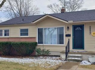 32317 Hazelwood St, Westland, MI 48186