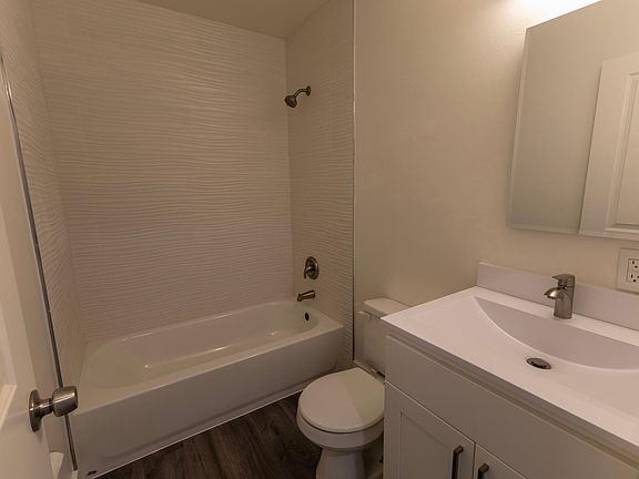 4th image of 1131 Roewill Dr #5