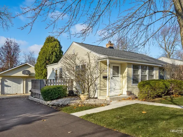 326 S Adams St, Westmont, IL 60559