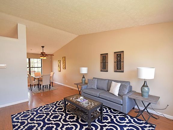 4th image of 2628 Saybrooke Dr