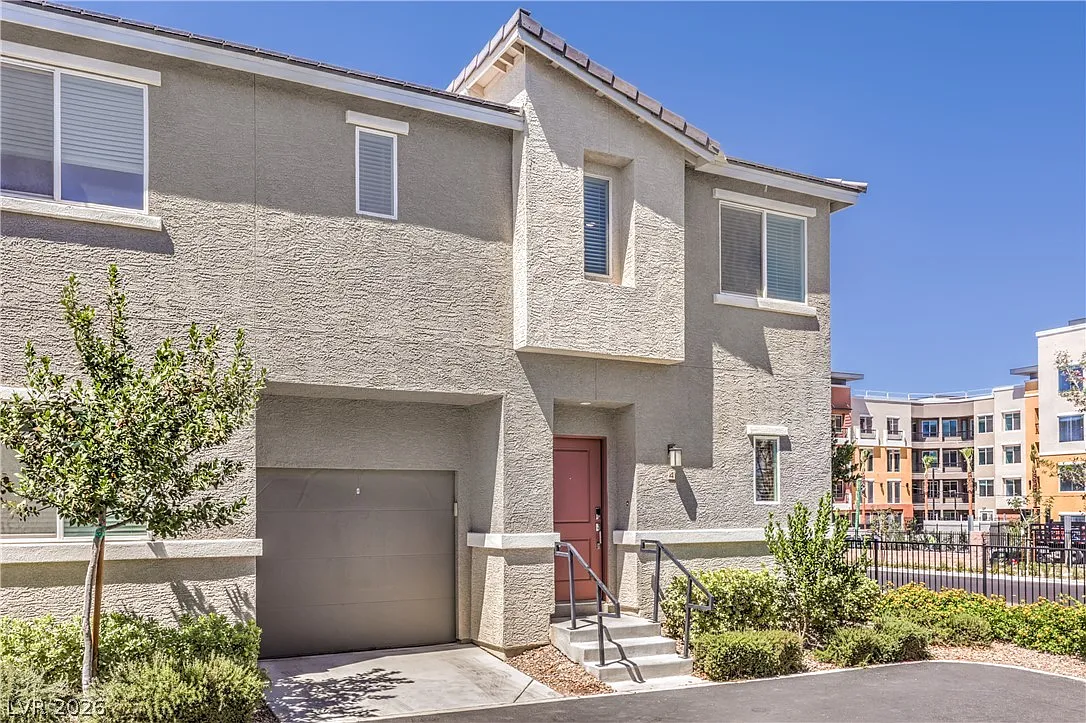 3 bed, 2.0 bath, 1384 sqft, $2,100 — Photo 2