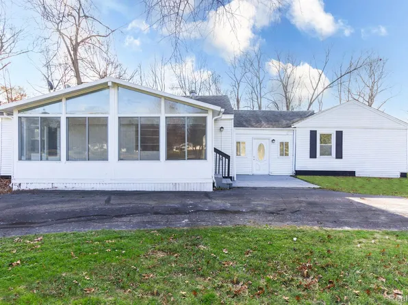 43061 Harris Rd, Belleville, MI 48111