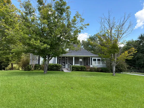 181 4th Ave, Blue Springs, MS 38828