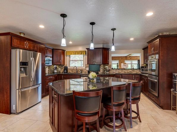 1797 Heather Dr, Temperance, MI 48182