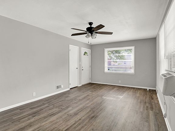 3rd image of 4552 Crittenden Ave