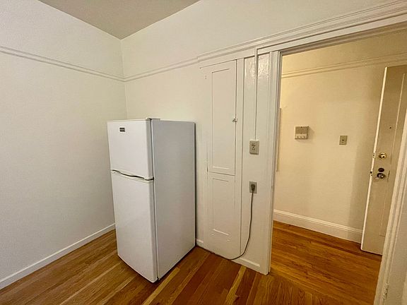 5th image of 626 33rd Ave #1