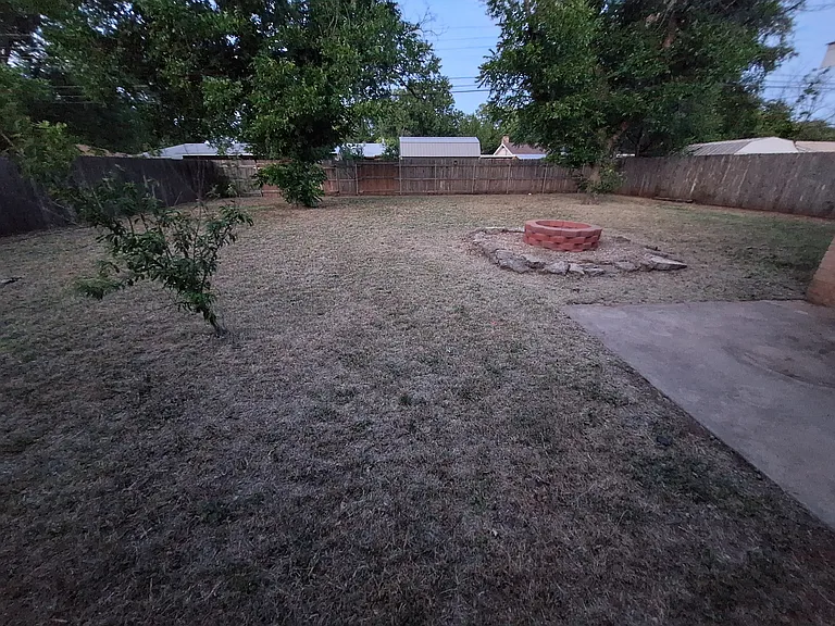 1513 Yorktown Dr — Photo 13