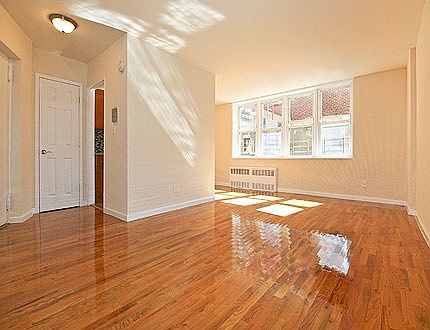 4th image of 14202 84th Dr APT La