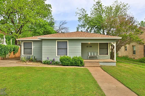 218 College Dr Photo 1