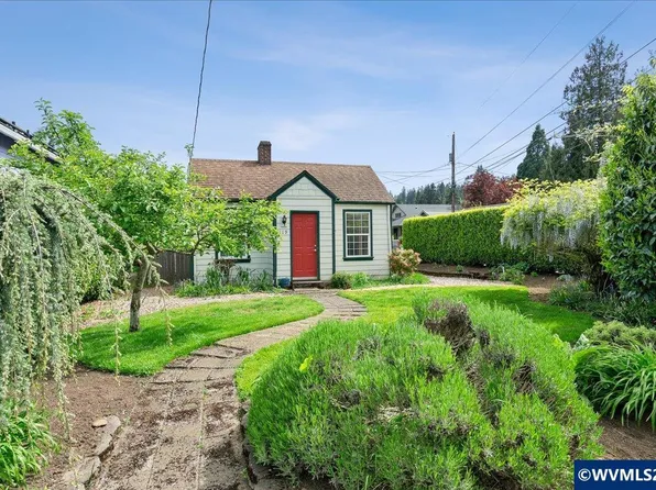 119 Wesley St, Silverton, OR 97381