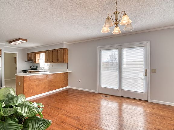 4th image of 304 Worley St