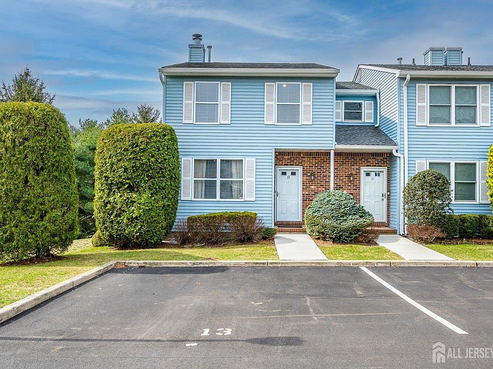 1st image of 13 Peachtree Ln