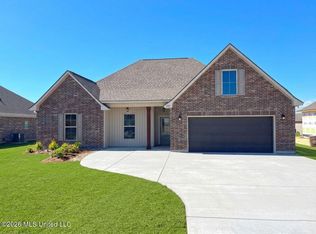 12141 Walker Rd, Ocean Springs, MS 39564