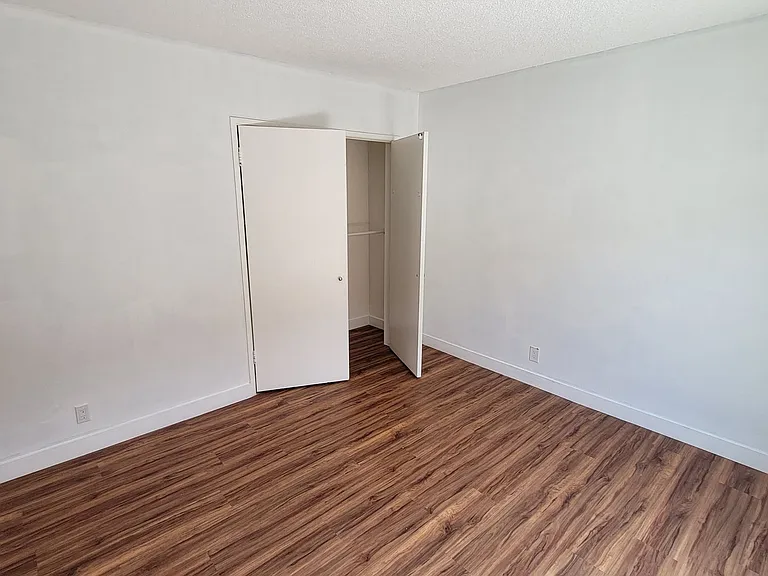 6623 Troost Ave — Photo 11